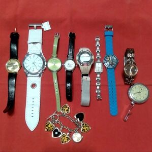 A *LOT* of Time Pieces / Not Working / May Need Batteries